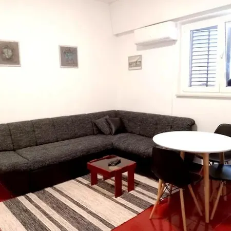 Apartment Near The Sea And Port Of Marina Veruda