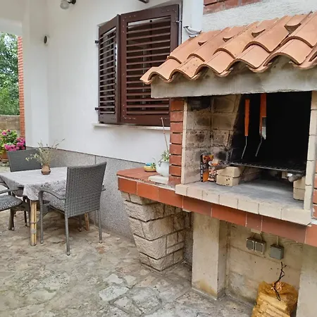 Apartment Near The Sea And Port Of Marina Veruda